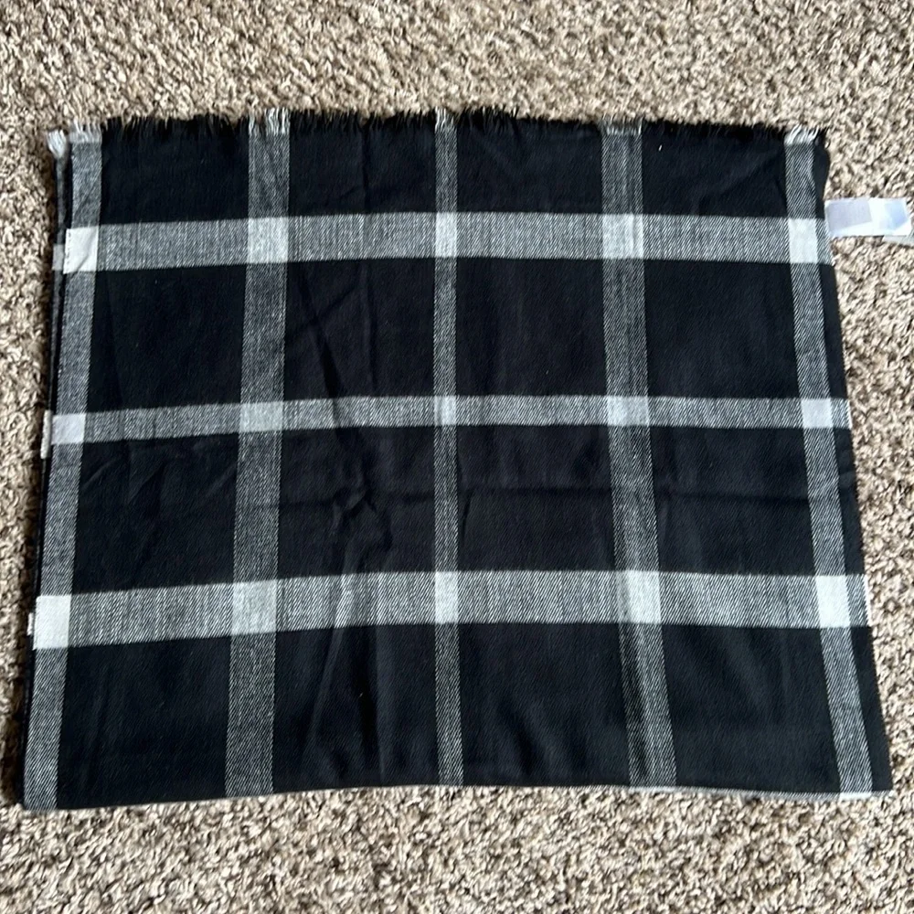 NWT Gap Black/White Acrylic Checkered‎ Scarf w/ Fringe